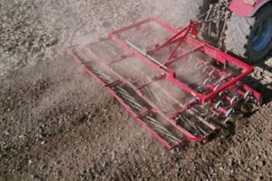 Універсальний навісний культиватор для передпосівної обробки  UNIA Kombi XL